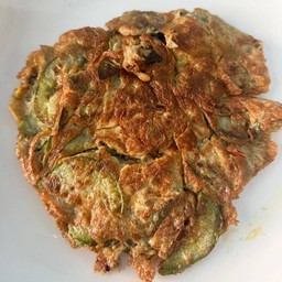 ไข่เจียวมะเขือยาว (ไข่ 3 ฟอง)