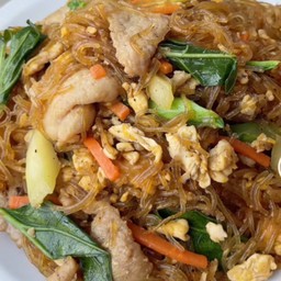 ผัดซีอิ๋ววุ้นเส้นไก่