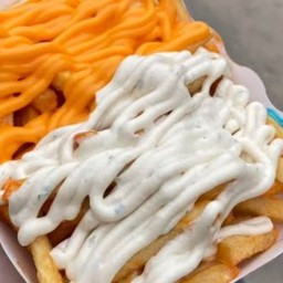 เฟรนฟรายส์ราดชีส+ซอสหัวหอม