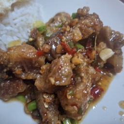 ข้าวหมูทอดคั่วพริกเกลือ