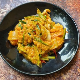 ปลาหมืกผัดไข่แดงเค็ม