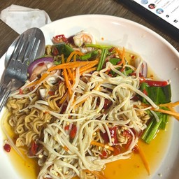 ยำมาม่ารวมมิตรทะเล