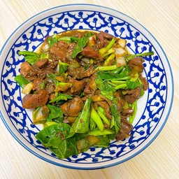 ผัดคะน้าตับราดข้าว