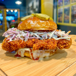 เบอร์เกอร์ไก่กรอบฮ๊อตบัตเตอร์ (Hot Butter Chicken Burger)