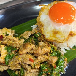 ข้าวกะเพราหมูชิ้น