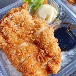 ข้าวไก่ทอดซอสเผ็ดเกาหลี