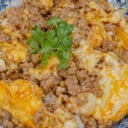 หมูสับกระเทียมพริกไทยไข่ข้น(ไข่2ฟอง)