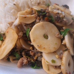 ข้าวราดหมูสับหน่อไม้ดอง