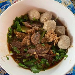 เส้นเล็กเนื้อเปื่อยน้ำตก ลูกชิ้นเนื้อ