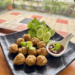 ลูกชิ้นเนื้อทอด