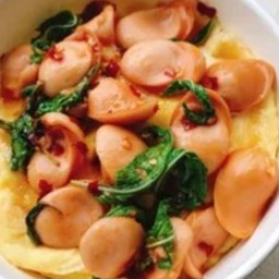 ข้าวหน้าไข่ข้นกระเพราไส้กรอก