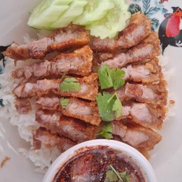 ข้าวหมูกรอบน้ำจิ่มแจ่ว