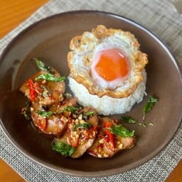 ข้าวกระเพราลิ้นวัว + ไข่เป็ดดาว - Beef Tongue Basil Fried Rice with Fried Egg