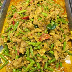 ผัดพริกแกงหมูใส่ถั่ว