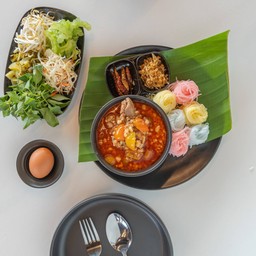 ขนมจีนน้ำเงี้ยว เลือกฟรี ไข่ต้มหรือแคบหมู