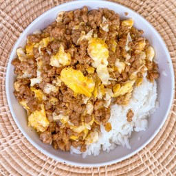 ข้าวหมูสับผัดไข่