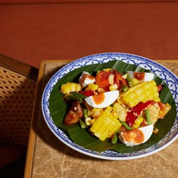 ตำข้าวโพดสองสีไข่เค็ม