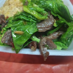 ข้าวหมูแดดผัดแขนง