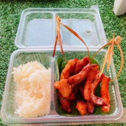 เจ๊โบว์อาหารตามสั่ง ตำหรุซ.16 (หมูพวงแดด ทอด)