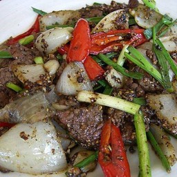 นกกระจอกเทศผัดพริกไทยดำ