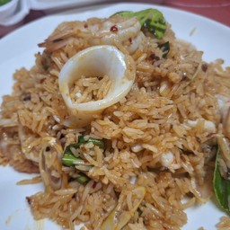 ข้าวผัดหมึกต้มยำ