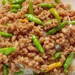 ข้าวหมูสับผัดพริกขี้หนูสด