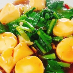 ผัดคะน้าน้ำมันหอยใส่เต้าหู้ไข่สด(เป็นกับข้าว