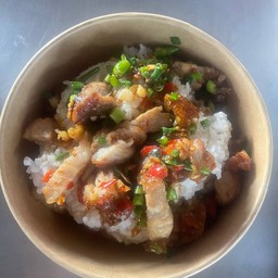 หมูกรอบคั่วพริกเกลือ