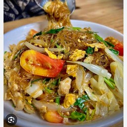 ผัดวุ้นเส้นใส่ไข่+ไก่ (ไม่มีข้าว)