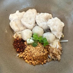 ก๋วยเตี๋ยวลูกชิ้นปลา