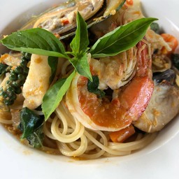 สปาเก็ตตี้ขี้เมาทะเล Spicy fried spaghetti with seafood kee mao