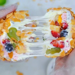 โมจิครีมกรีก + ผลไม้ 2 อย่าง