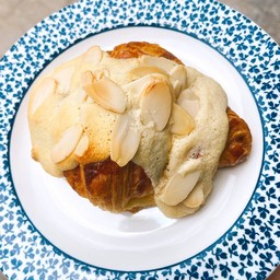 ครัวซองท์อัลมอนด์ Almond Croissant