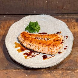 A2-1 แซลมอนย่างเกรดซาชิมิ 120 กรัม (ไม่รับข้าว) /  ဆယ်မွန်းငါးကင်ထမင်းမပါ