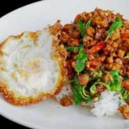 น้องไอเท็มกระเพราสามแยก