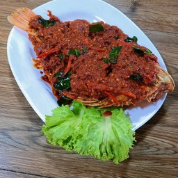 ปลาทับทิมทอดราดพริกแกง