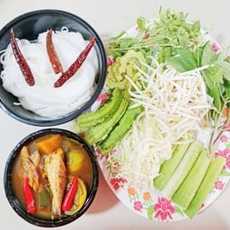 ข้าวปุ้นบุฟเฟต์ผักรวม ตลาดปรีชา
