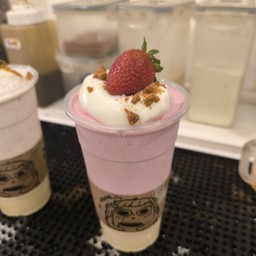 น้ำปั่น สตอเบอรี่ชีสเค้กจ้า (รสมันเป็นโทนหวานเด้อ)
