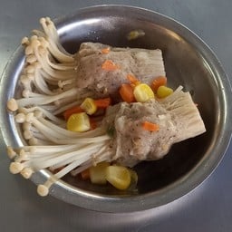 หมูหน้าเห็ดเข็มทอง