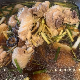 ไก่ตุ๋นซีอิ้วเห็ดหอม