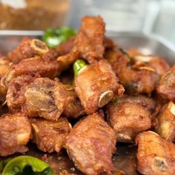 หมูทอดหลานย่า สาขาถนนคนเดินชัยภูมิ