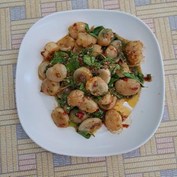 กะเพราเอ็นหอยเป็นกับ