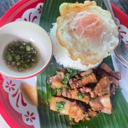 ครัวไก่แดงคาเฟ่๙