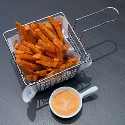 เฟรนช์ฟรายส์ มันเทศ จิ้มกับสเปซี่ ซอส | Fried Sweet Potatoes W/Spacey Sauce