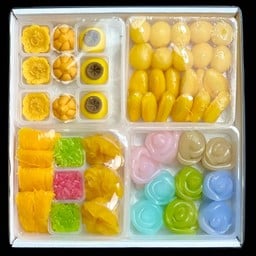 ขนม9 อย่างกล่องสีฟ้า