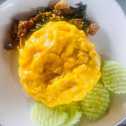 กระเพราหมูกรอบไข่ข้น