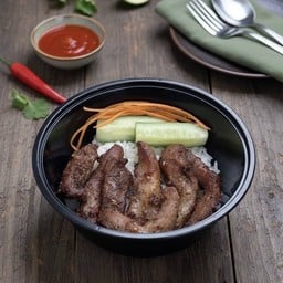 ข้าวหน้าหมูแดดเดียว