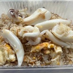 ข้าวผัดปลาหมึก