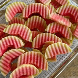 ฝรั่งใส่แดงพร้อมทาน 1 กล่อง