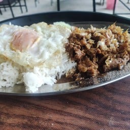 ข้าวหมูกระเทียม